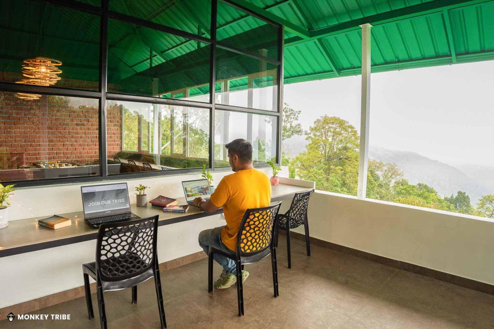 Monkey Tribe Munnar Hostel Bagian luar foto