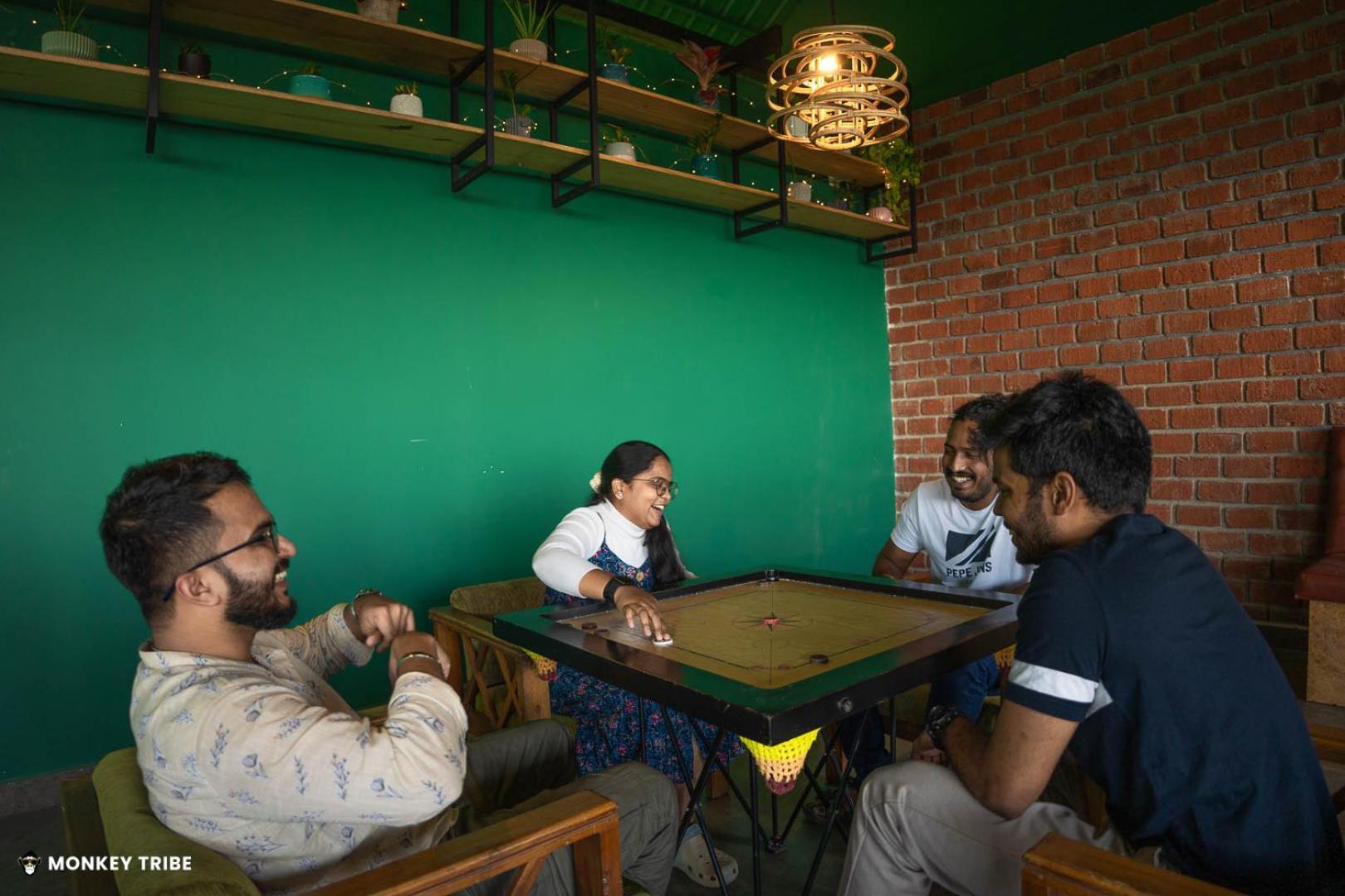 Monkey Tribe Munnar Hostel Bagian luar foto